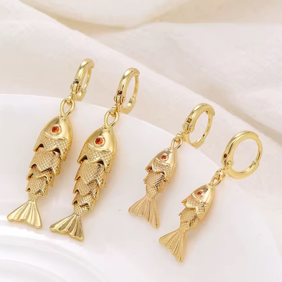 Vintage Golden Fish Earrings - Picture 6 of 12